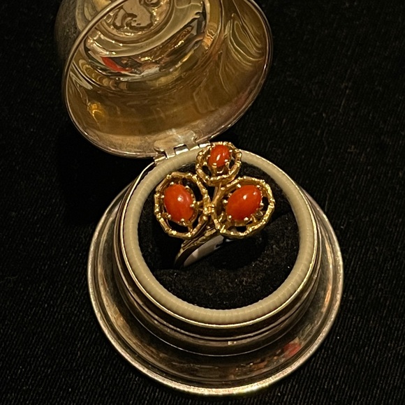 ✨ 14K Gold Vintage Red Coral Ring - Picture 5 of 5